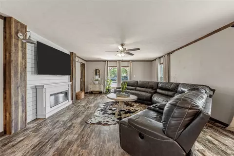 Living - 602 S 3rd St, Abbott, TX 76621 photo 1 of 3
