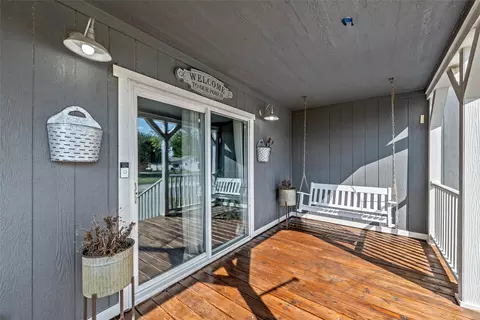 Exterior - 602 S 3rd St, Abbott, TX 76621 photo 5 of 7