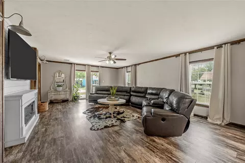 Living - 602 S 3rd St, Abbott, TX 76621 photo 2 of 3