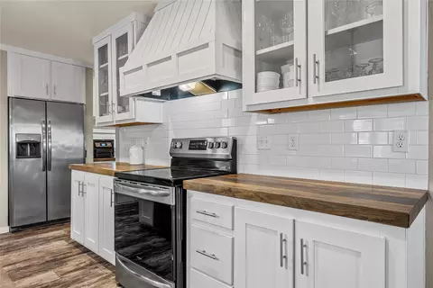Kitchen - 602 S 3rd St, Abbott, TX 76621 photo 4 of 6