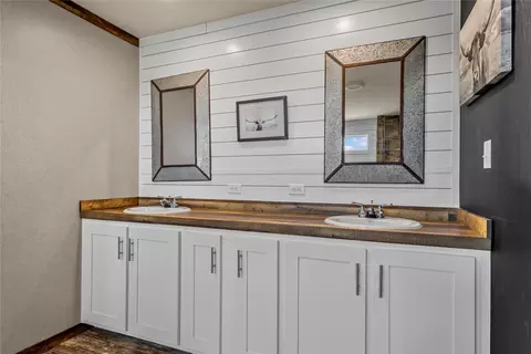 Bath - 602 S 3rd St, Abbott, TX 76621 photo 1 of 5