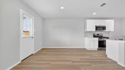 Living - 118 Pinehurst Dr, Boyd, TX 76023 photo 1 of 4