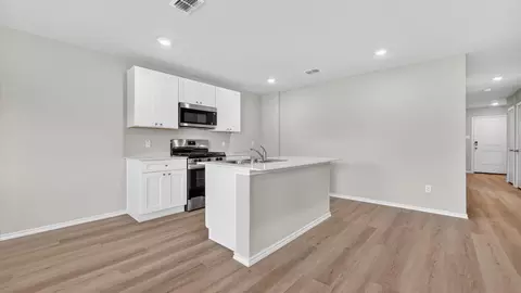 Kitchen - 118 Pinehurst Dr, Boyd, TX 76023 photo 2 of 2