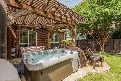 Exterior - 320 Andre Dr, Irving, TX 75063 photo 9 of 11