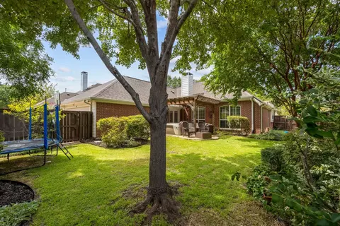 Exterior - 320 Andre Dr, Irving, TX 75063 photo 11 of 11