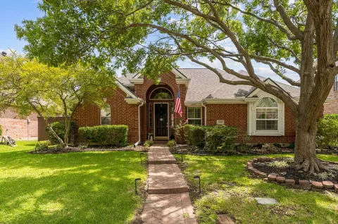 Exterior - 320 Andre Dr, Irving, TX 75063 photo 3 of 11