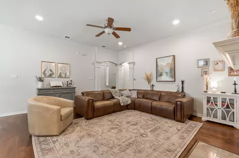Living - 320 Andre Dr, Irving, TX 75063 photo 4 of 4