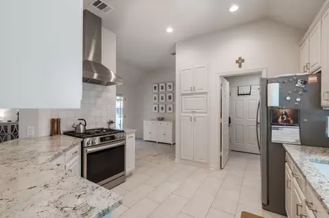 Kitchen - 320 Andre Dr, Irving, TX 75063 photo 1 of 5