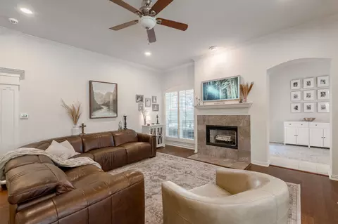 Living - 320 Andre Dr, Irving, TX 75063 photo 3 of 4