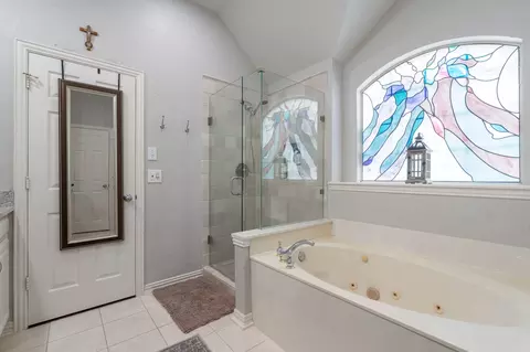 Bath - 320 Andre Dr, Irving, TX 75063 photo 3 of 4