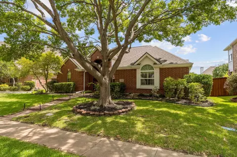Exterior - 320 Andre Dr, Irving, TX 75063 photo 2 of 11