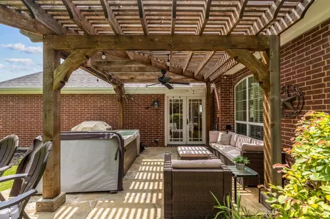 Exterior - 320 Andre Dr, Irving, TX 75063 photo 7 of 11