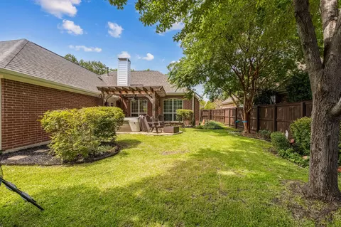 Exterior - 320 Andre Dr, Irving, TX 75063 photo 10 of 11