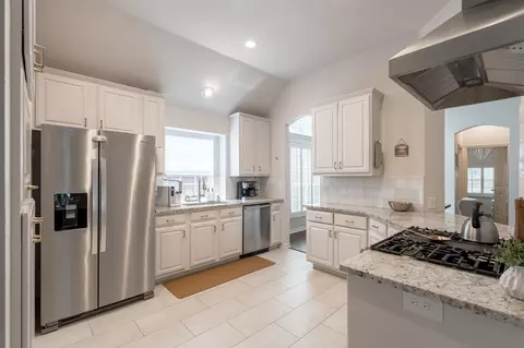 Kitchen - 320 Andre Dr, Irving, TX 75063 photo 2 of 5