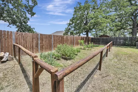 Exterior - 917 E 3rd St, Springtown, TX 76082 photo 5 of 6