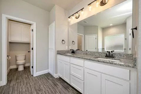 Bath - 917 E 3rd St, Springtown, TX 76082 photo 4 of 7