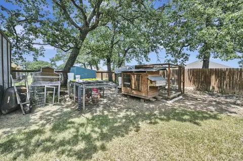 Exterior - 917 E 3rd St, Springtown, TX 76082 photo 6 of 6