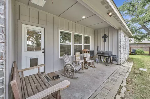Exterior - 917 E 3rd St, Springtown, TX 76082 photo 4 of 6