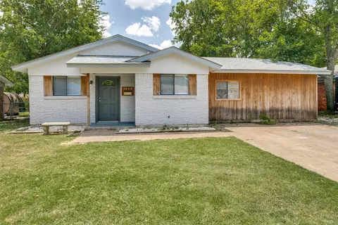 1640 Gill St, Blue Mound, TX 76131
