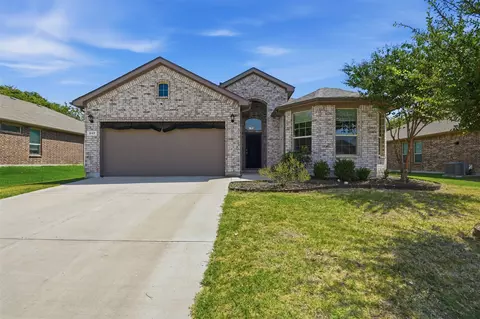 517 Redding Dr, Saginaw, TX 76131
