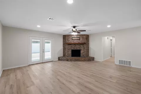 Living - 1006 Eagle Dr, Eddy, TX 76524 photo 4 of 4