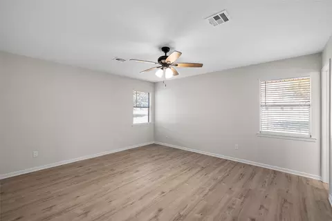 Bedroom - 1006 Eagle Dr, Eddy, TX 76524 photo 5 of 6