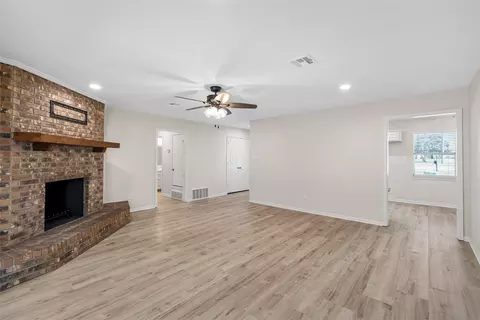 Living - 1006 Eagle Dr, Eddy, TX 76524 photo 3 of 4