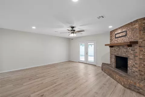 Living - 1006 Eagle Dr, Eddy, TX 76524 photo 2 of 4