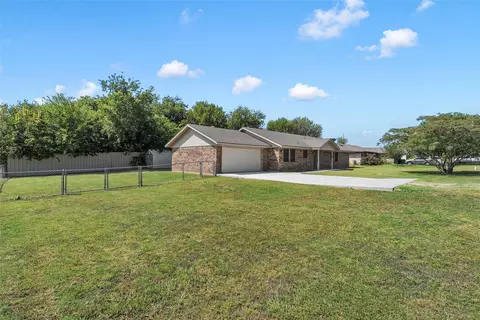 Exterior - 1006 Eagle Dr, Eddy, TX 76524 photo 5 of 6