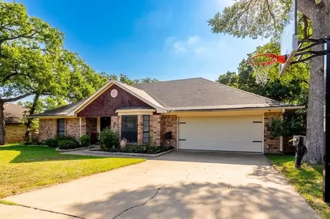 22 Greenbriar St, Mineral Wells, TX 76067