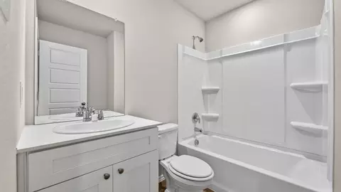Bath - 176 Pinehurst Dr, Boyd, TX 76023 photo 3 of 3