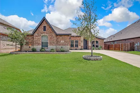112 Mockingbird Hill Dr, Joshua, TX 76058