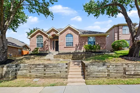 2033 Piedmont Dr, Lewisville, TX 75067
