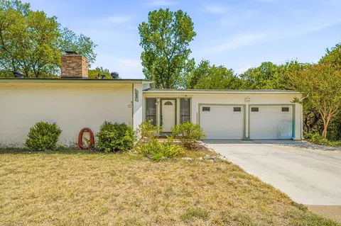 1005 Spanish Trail Dr, Granbury, TX 76048