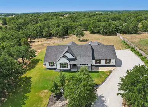 165 Rolling Bend Rd, Alvord, TX 76225