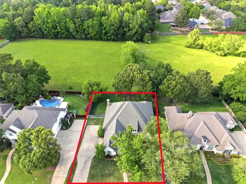 2122 Woodlands Dr, Tyler, TX 75703