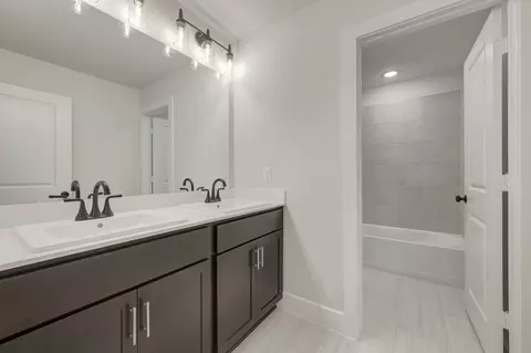 Bath - 1732 Nesting Robin Ln, Krum, TX 76249 photo 4 of 4