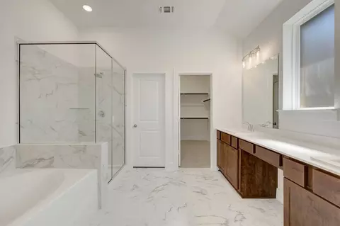 Bath - 1725 Willow Patch Dr, Krum, TX 76249 photo 1 of 5