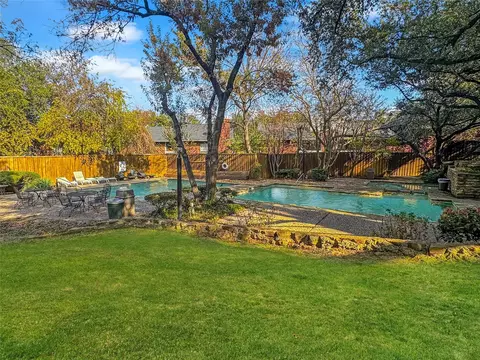 8601 Park Ln #612, Dallas, TX 75231