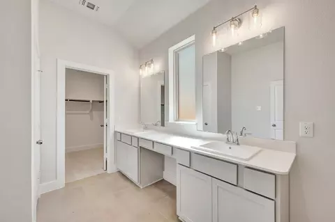 Bath - 1721 Willow Patch Dr, Krum, TX 76249 photo 2 of 5