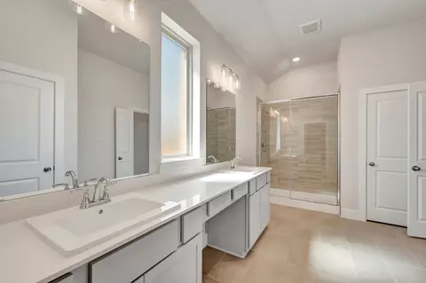 Bath - 1721 Willow Patch Dr, Krum, TX 76249 photo 1 of 5