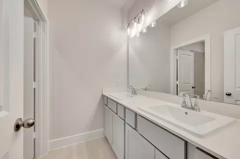 Bath - 1721 Willow Patch Dr, Krum, TX 76249 photo 4 of 5