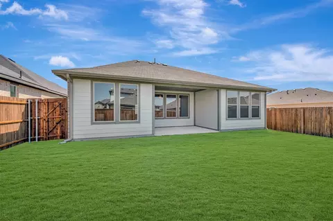 Exterior - 1721 Willow Patch Dr, Krum, TX 76249 photo 2 of 3