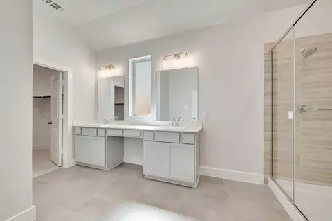 Bath - 1721 Willow Patch Dr, Krum, TX 76249 photo 3 of 5