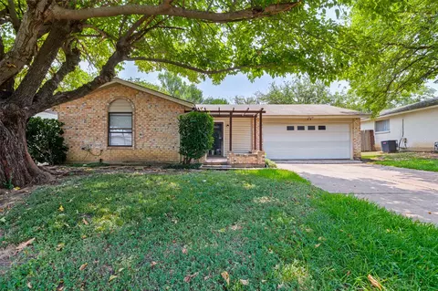 1514 Natches Dr, Arlington, TX 76014