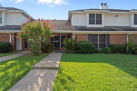 805 Chambers Creek Cir, Hewitt, TX 76643