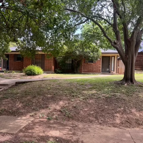 2123 Mistletoe Ave #B, Fort Worth, TX 76110