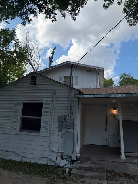 233 W Hammond St, Lancaster, TX 75146
