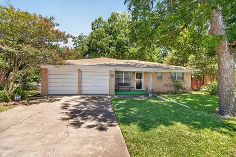 307 Estates Dr, Woodway, TX 76712