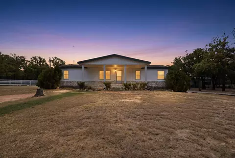 803 Spring Valley Rd, Paradise, TX 76073